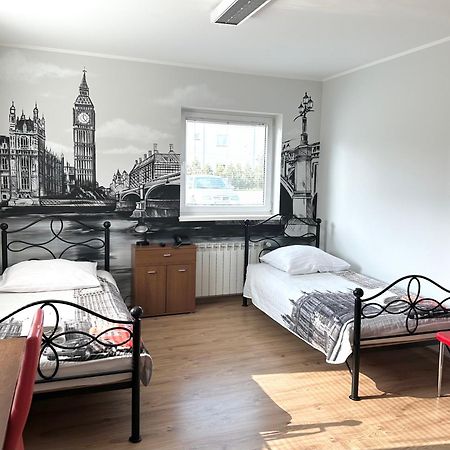 Leo Hostel Poznań Esterno foto