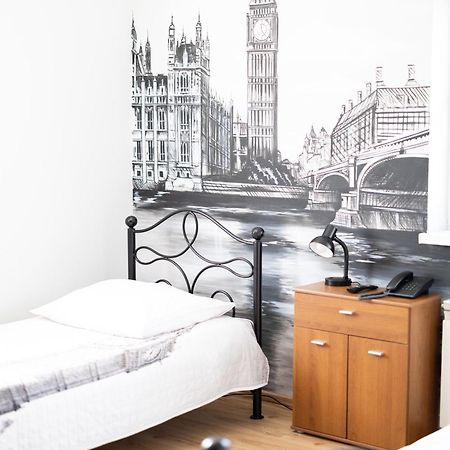 Leo Hostel Poznań Esterno foto