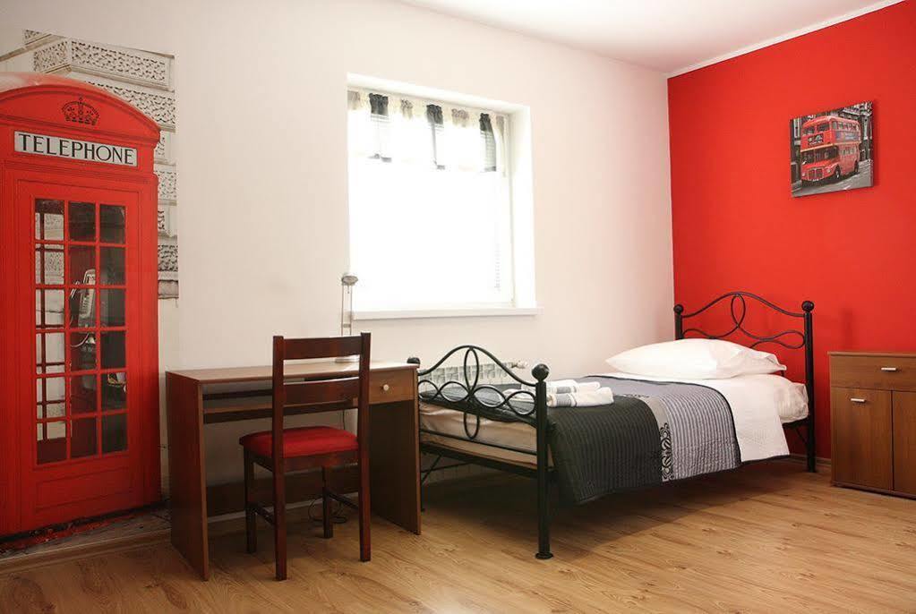 Leo Hostel Poznań Esterno foto